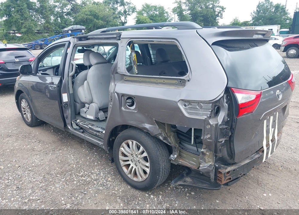 2017 TOYOTA SIENNA XLE 8 PASSENGER VIN: 5TDYZ3DC7HS853468