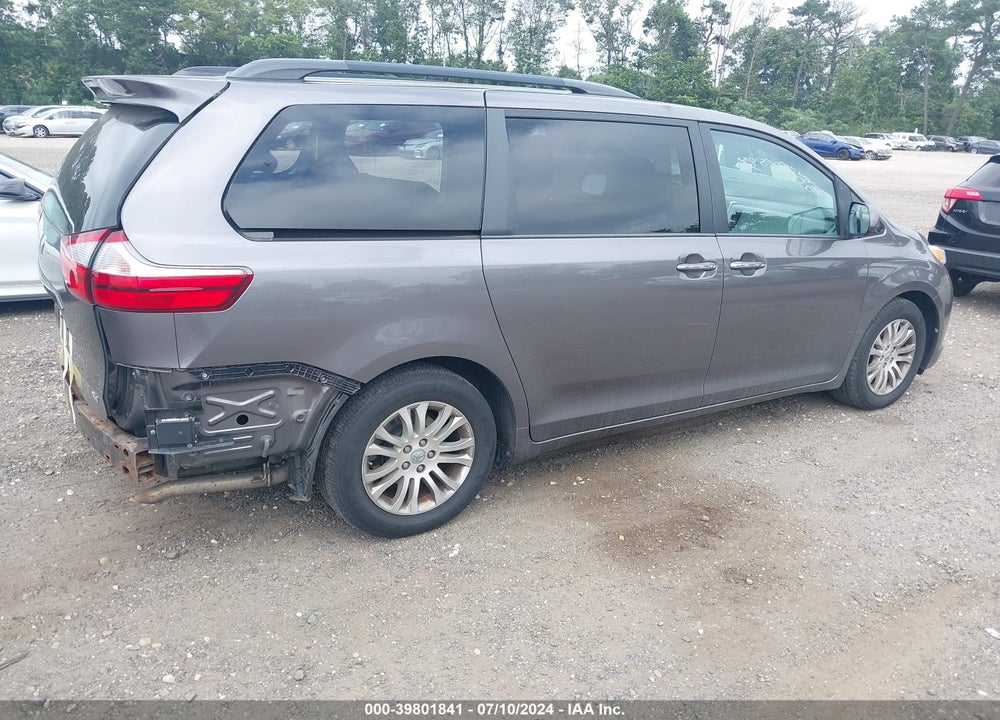 2017 TOYOTA SIENNA XLE 8 PASSENGER VIN: 5TDYZ3DC7HS853468