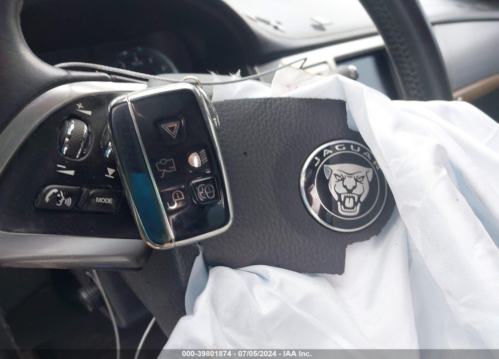 2015 JAGUAR XF 3.0 PORTFOLIO/3.0 SPORT VIN: SAJWA0F71F8U60095