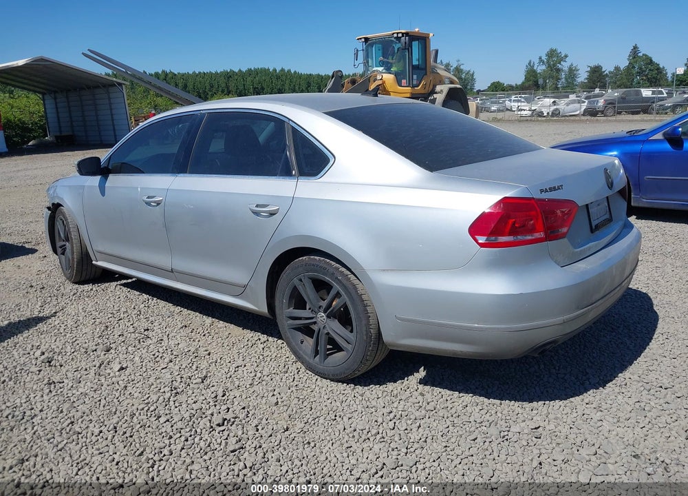2015 VOLKSWAGEN PASSAT 2.0L TDI SEL PREMIUM VIN: 1VWCV7A35FC010172