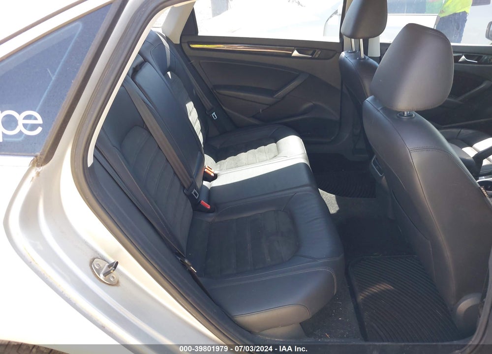 2015 VOLKSWAGEN PASSAT 2.0L TDI SEL PREMIUM VIN: 1VWCV7A35FC010172