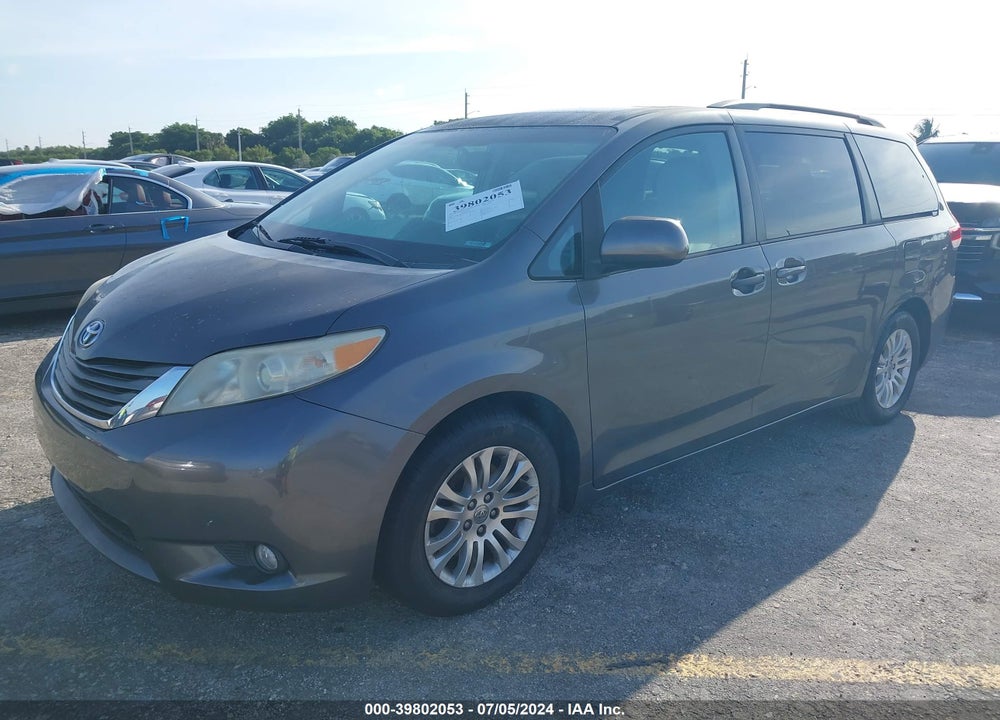 2013 TOYOTA SIENNA XLE V6 8 PASSENGER VIN: 5TDYK3DC4DS381034