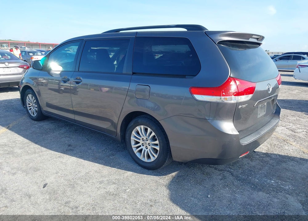 2013 TOYOTA SIENNA XLE V6 8 PASSENGER VIN: 5TDYK3DC4DS381034