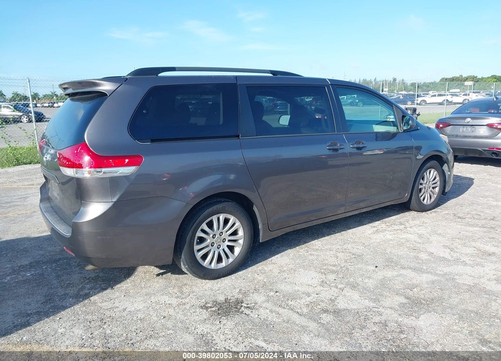 2013 TOYOTA SIENNA XLE V6 8 PASSENGER VIN: 5TDYK3DC4DS381034