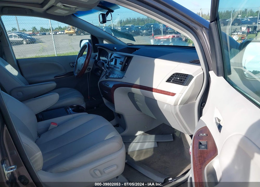 2013 TOYOTA SIENNA XLE V6 8 PASSENGER VIN: 5TDYK3DC4DS381034