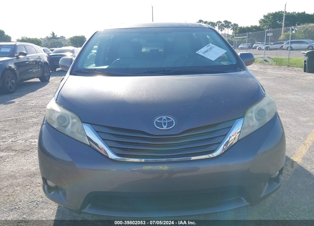 2013 TOYOTA SIENNA XLE V6 8 PASSENGER VIN: 5TDYK3DC4DS381034