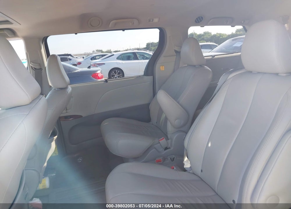 2013 TOYOTA SIENNA XLE V6 8 PASSENGER VIN: 5TDYK3DC4DS381034