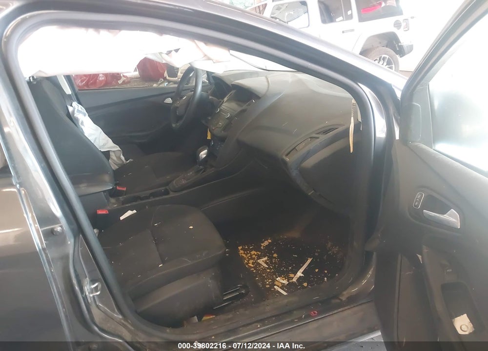 2018 FORD FOCUS SE VIN: 1FADP3F21JL327357
