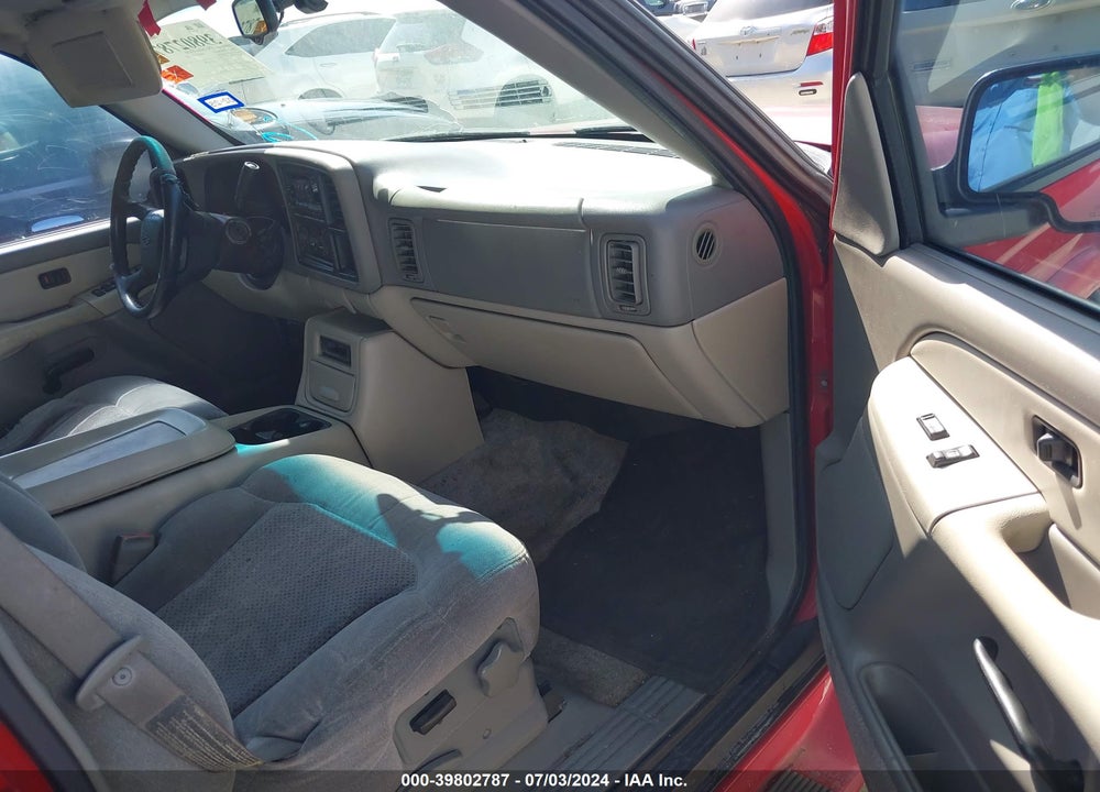 2000 CHEVROLET SUBURBAN 1500 LS VIN: 3GNEC16T7YG218200