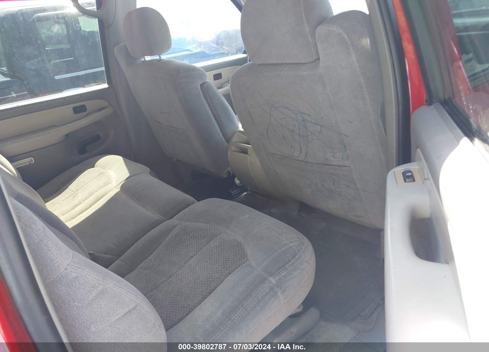 2000 CHEVROLET SUBURBAN 1500 LS VIN: 3GNEC16T7YG218200