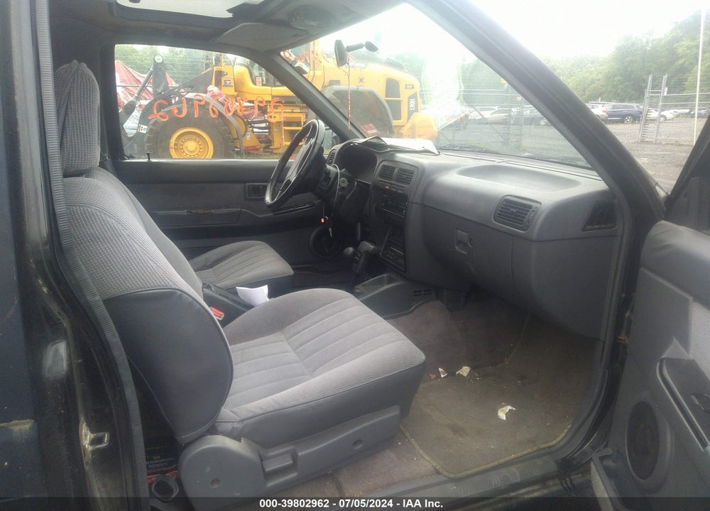 1995 NISSAN TRUCK KING CAB SE/KING CAB XE VIN: 1N6HD16Y4SC384695