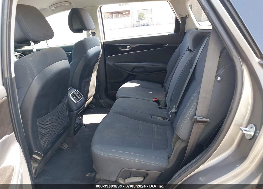 2016 KIA SORENTO 3.3L LX VIN: 5XYPG4A55GG182102