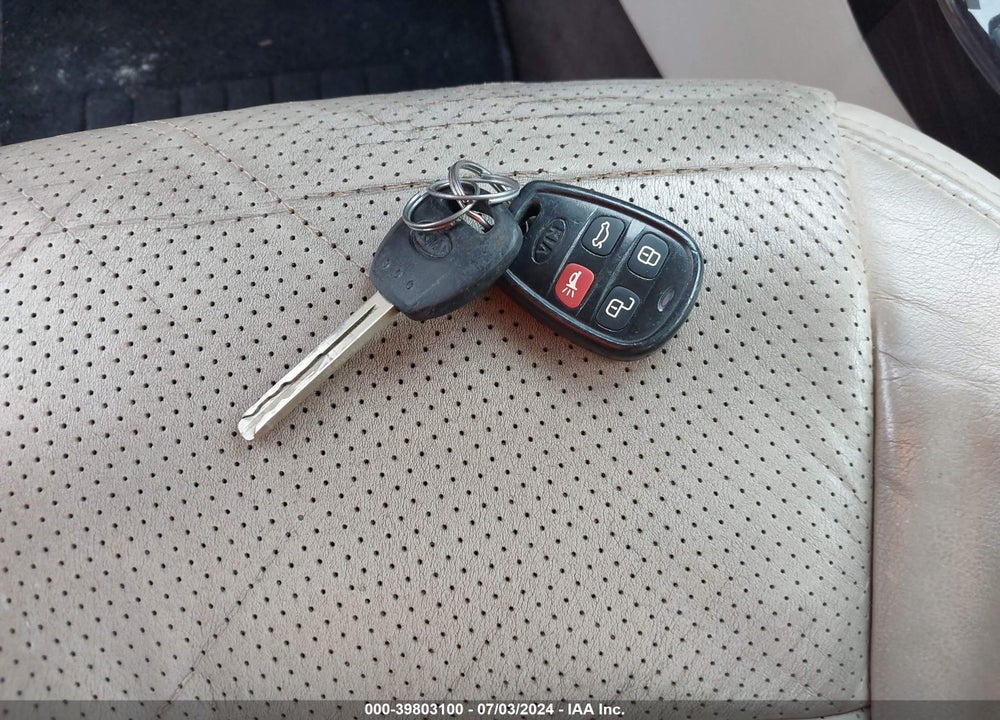 2008 KIA AMANTI VIN: KNALD125X85156235