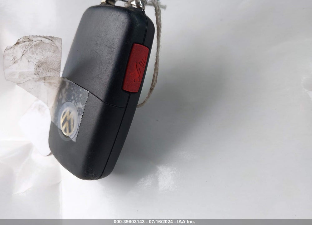 2012 VOLKSWAGEN BEETLE 2.5L VIN: 3VWJX7AT2CM635544