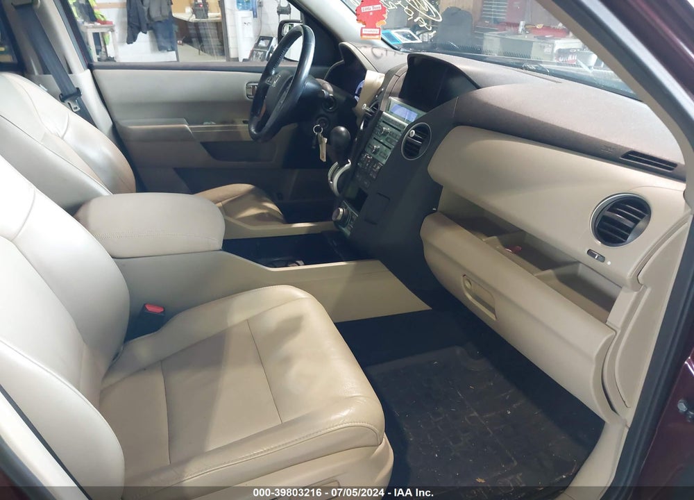2011 HONDA PILOT TOURING VIN: 5FNYF4H96BB050949