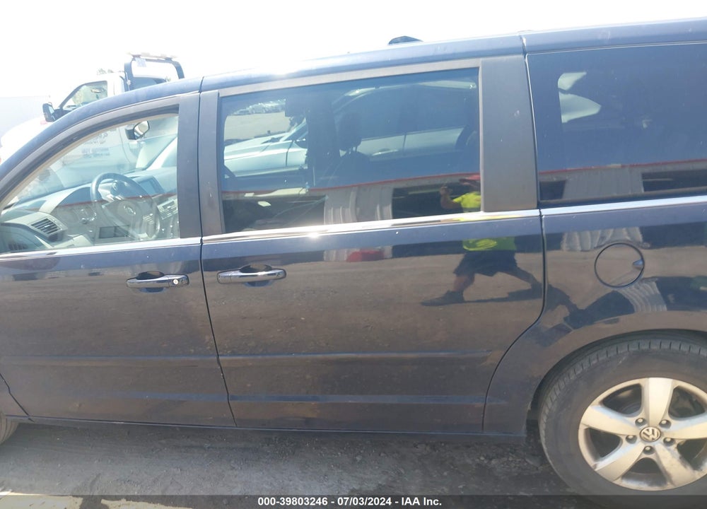 2010 VOLKSWAGEN ROUTAN SE VIN: 2V4RW3D19AR424364