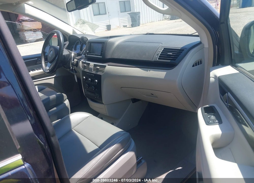 2010 VOLKSWAGEN ROUTAN SE VIN: 2V4RW3D19AR424364