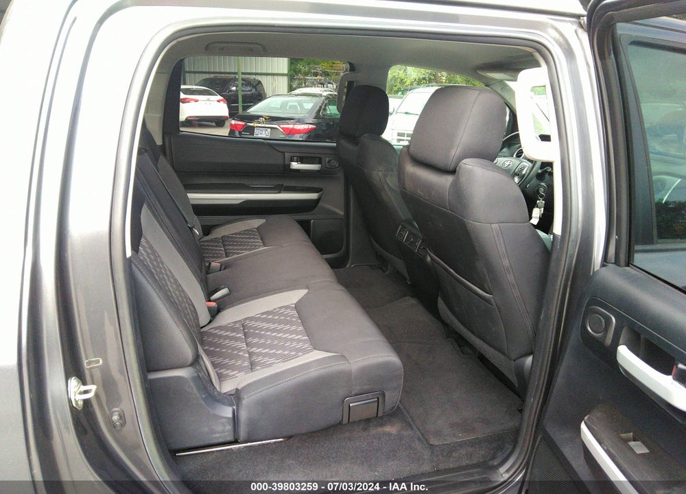 2018 TOYOTA TUNDRA SR5 5.7L V8 VIN: 5TFDW5F16JX743400