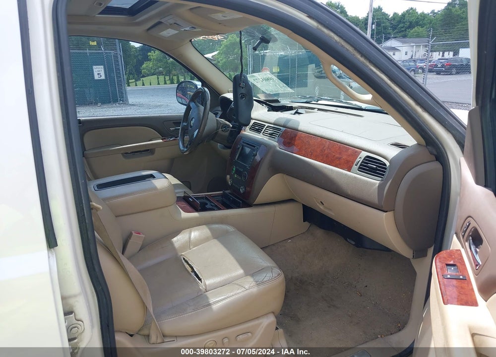 2010 CHEVROLET SUBURBAN 1500 LTZ VIN: 1GNUKKE35AR292159