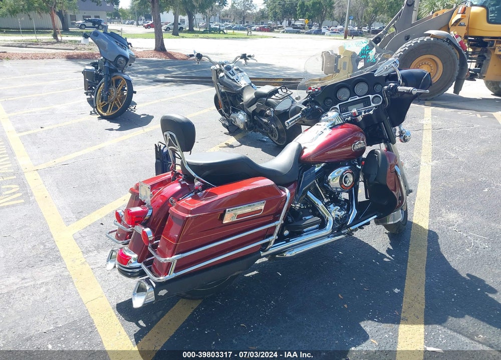 2010 HARLEY-DAVIDSON FLHTCU VIN: 1HD1FC412AB630209