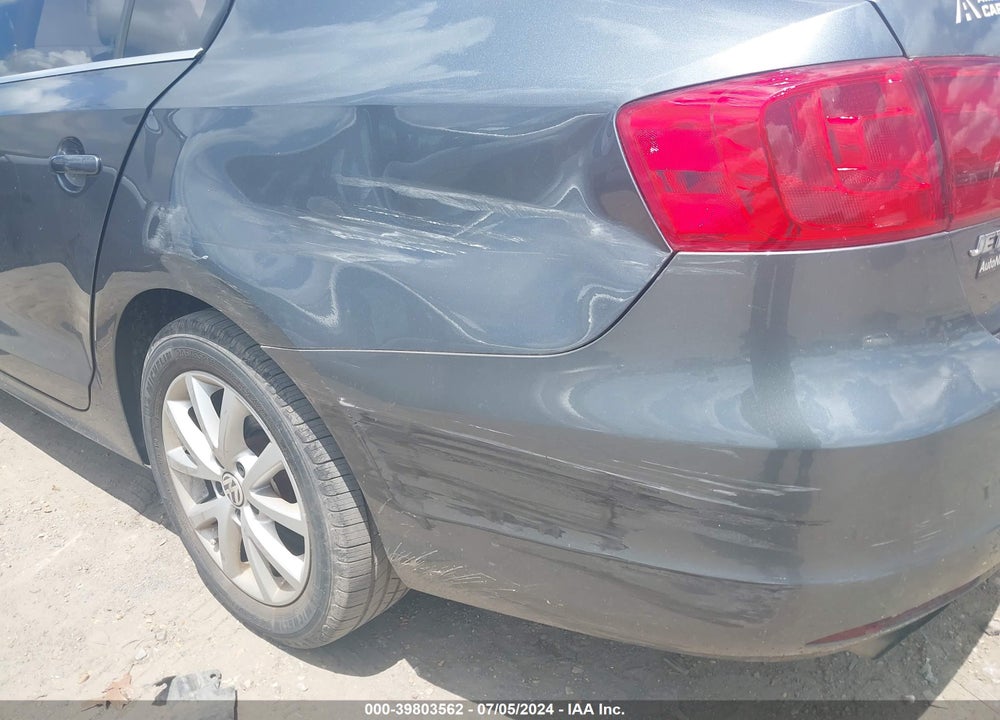 2014 VOLKSWAGEN JETTA 1.8T SE VIN: 3VWD07AJ7EM328860