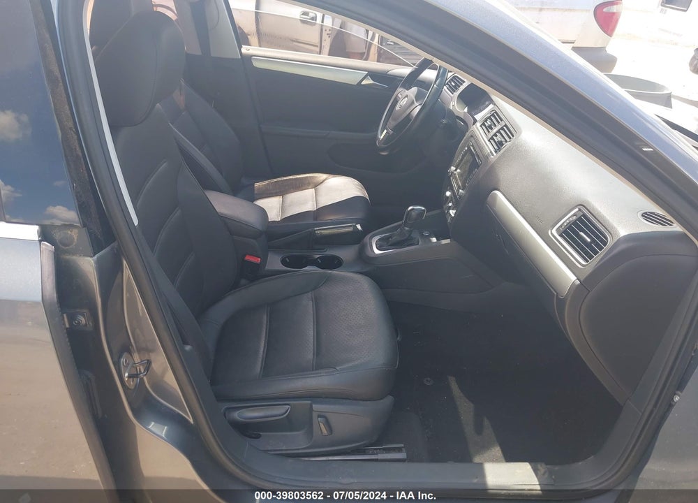 2014 VOLKSWAGEN JETTA 1.8T SE VIN: 3VWD07AJ7EM328860