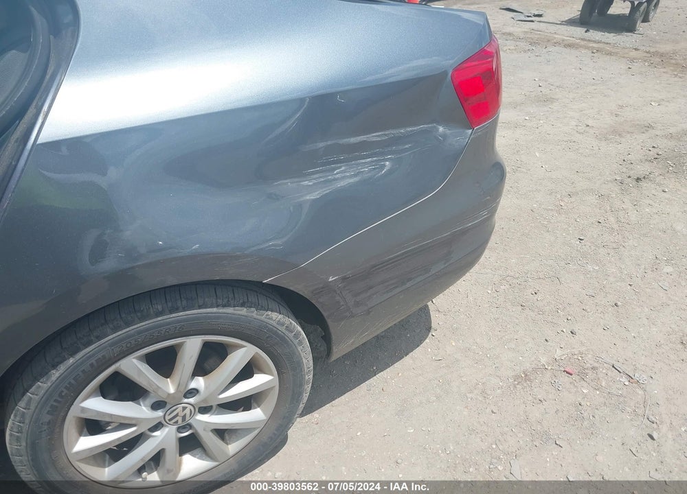 2014 VOLKSWAGEN JETTA 1.8T SE VIN: 3VWD07AJ7EM328860