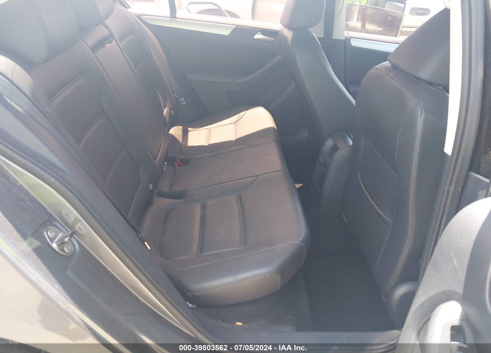 2014 VOLKSWAGEN JETTA 1.8T SE VIN: 3VWD07AJ7EM328860