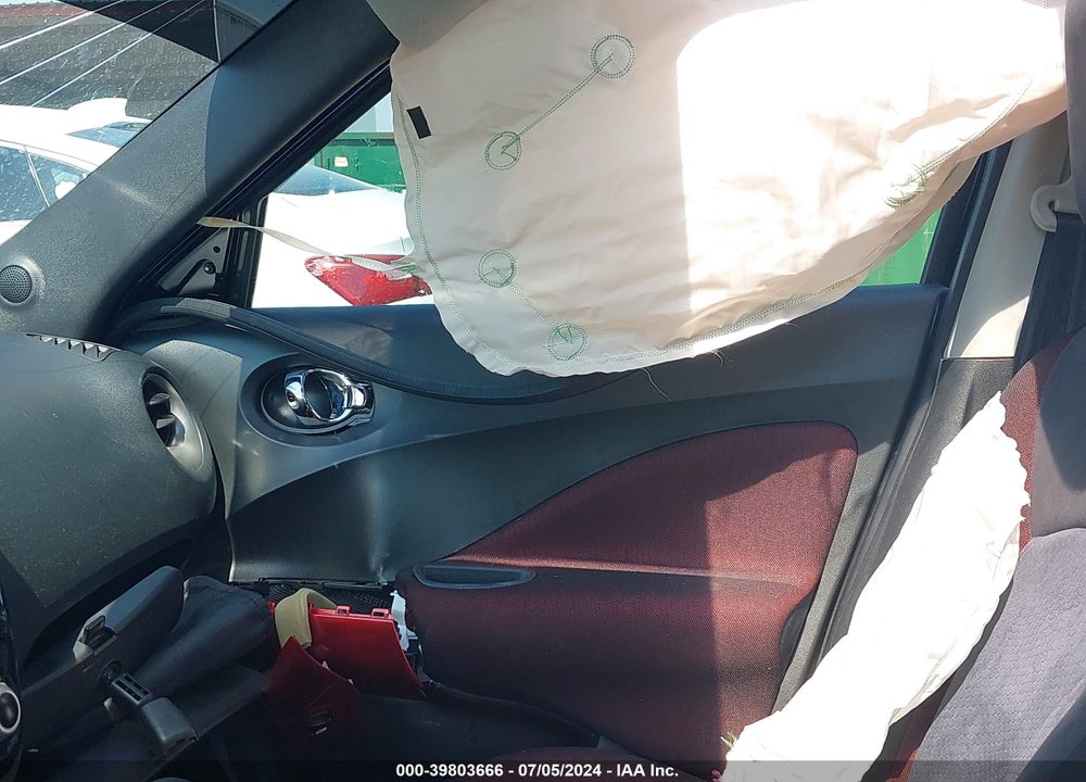 2014 NISSAN JUKE SV VIN: JN8AF5MR5ET454571