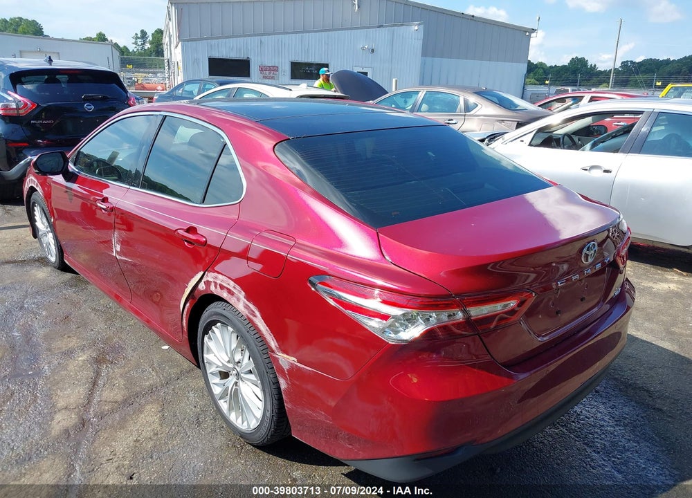 2018 TOYOTA CAMRY XLE VIN: 4T1B11HK2JU504749