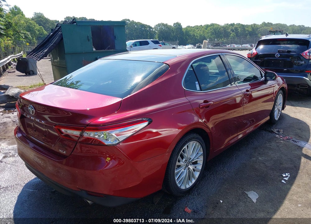 2018 TOYOTA CAMRY XLE VIN: 4T1B11HK2JU504749
