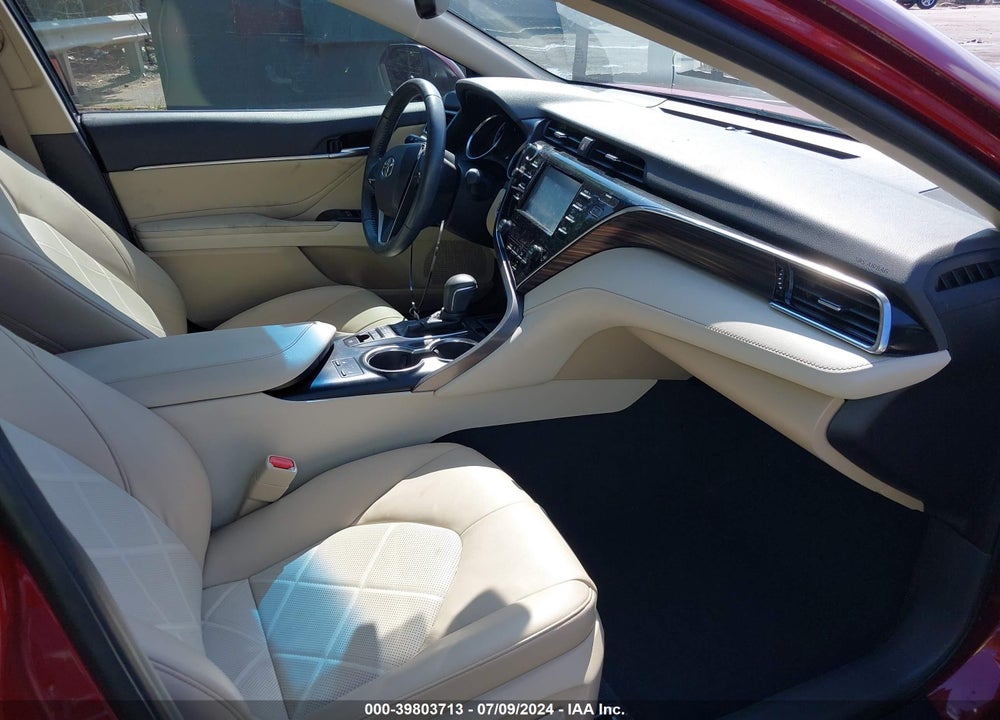 2018 TOYOTA CAMRY XLE VIN: 4T1B11HK2JU504749