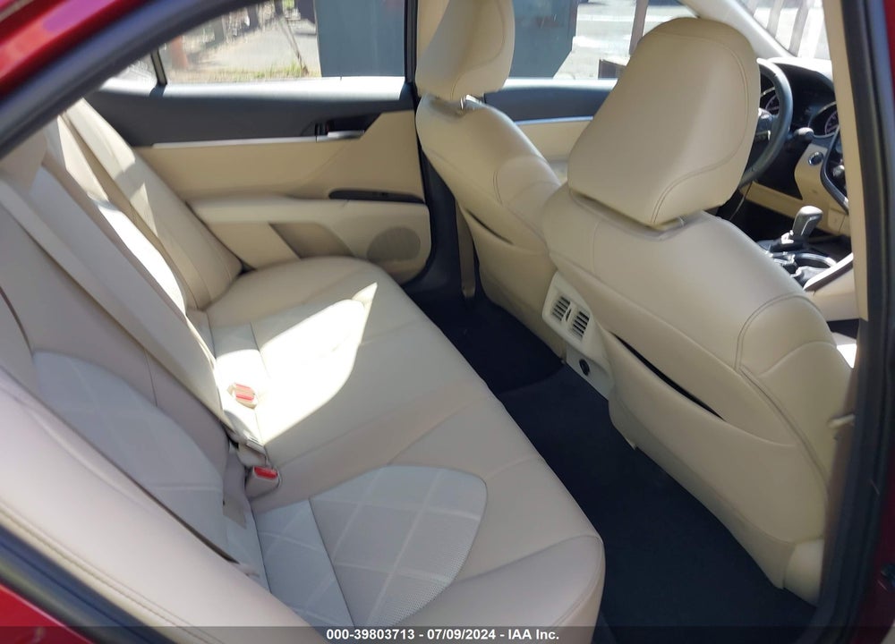 2018 TOYOTA CAMRY XLE VIN: 4T1B11HK2JU504749