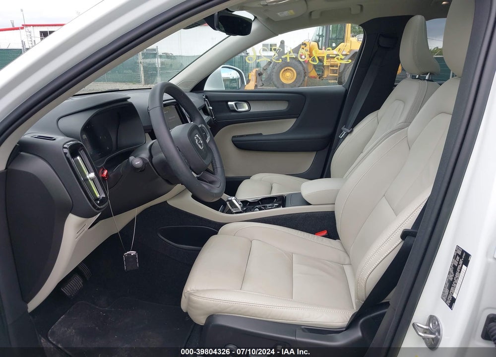 2023 VOLVO XC40 B5 PLUS BRIGHT THEME VIN: YV4L12UE9P2048023