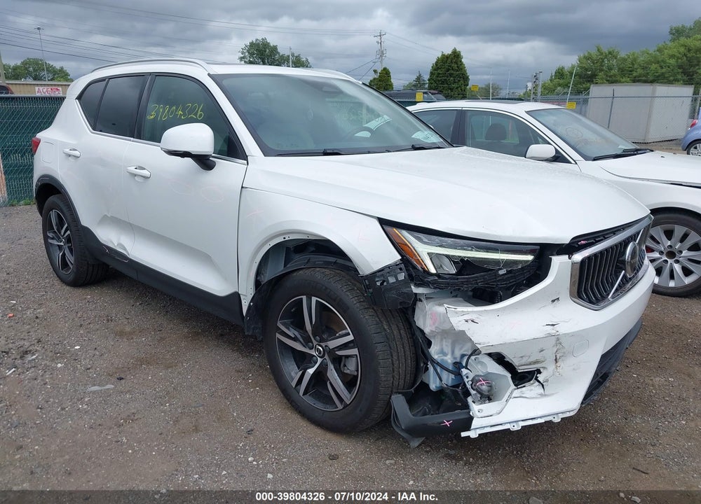 2023 VOLVO XC40 B5 PLUS BRIGHT THEME VIN: YV4L12UE9P2048023
