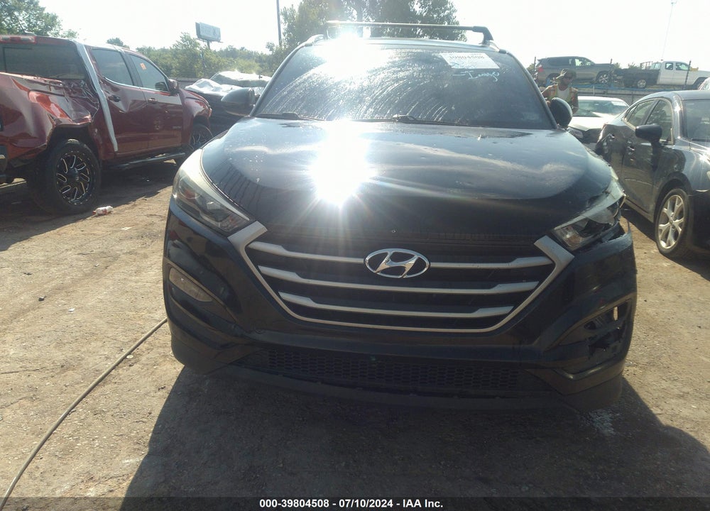 2017 HYUNDAI TUCSON SE/SE PLUS VIN: KM8J33A40HU268173