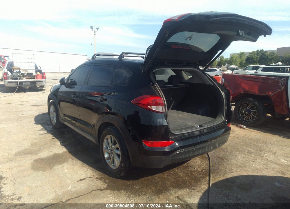 2017 HYUNDAI TUCSON SE/SE PLUS VIN: KM8J33A40HU268173