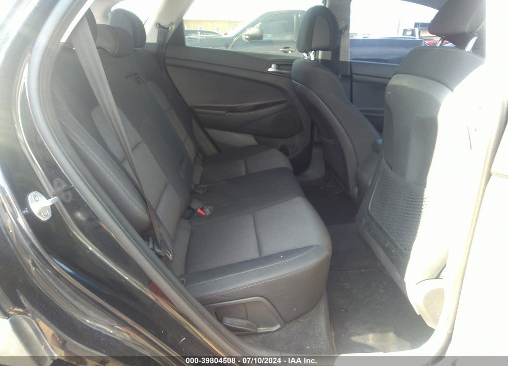 2017 HYUNDAI TUCSON SE/SE PLUS VIN: KM8J33A40HU268173