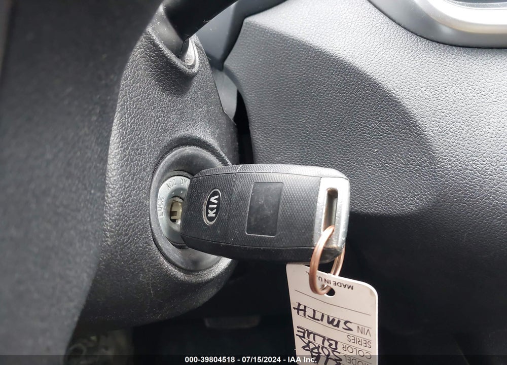2016 KIA SORENTO 3.3L LX VIN: 5XYPG4A52GG042704