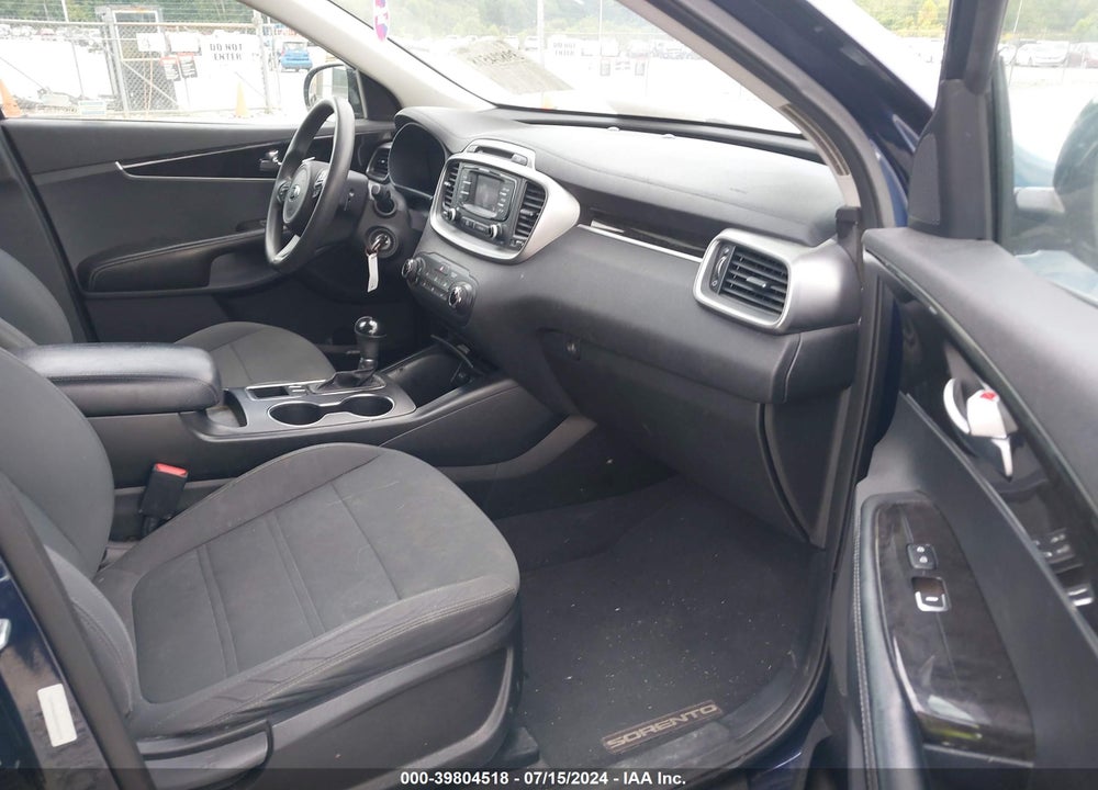 2016 KIA SORENTO 3.3L LX VIN: 5XYPG4A52GG042704
