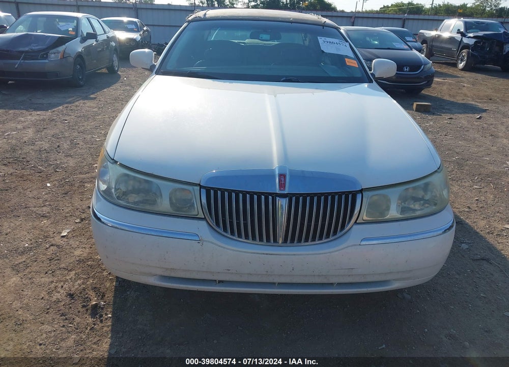2002 LINCOLN TOWN CAR EXECUTIVE VIN: 1LNHM81W92Y667335