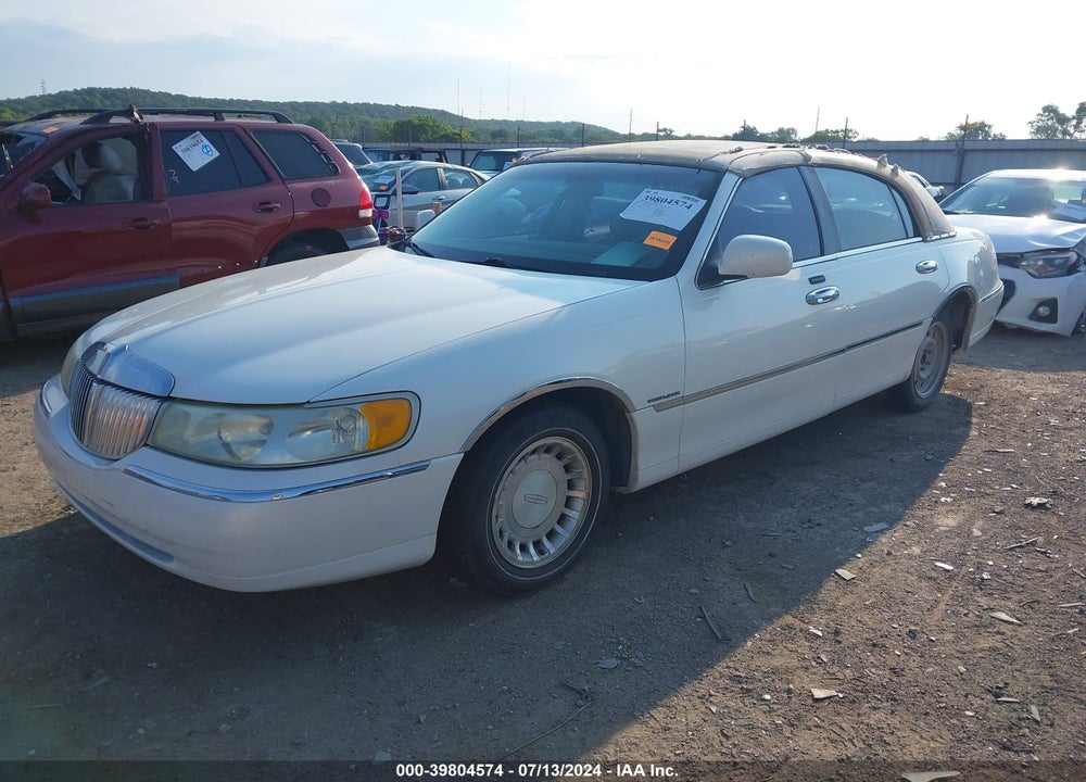 2002 LINCOLN TOWN CAR EXECUTIVE VIN: 1LNHM81W92Y667335