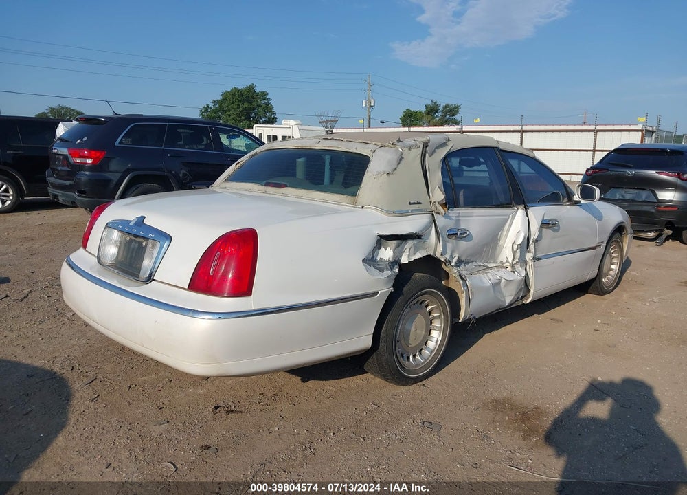 2002 LINCOLN TOWN CAR EXECUTIVE VIN: 1LNHM81W92Y667335