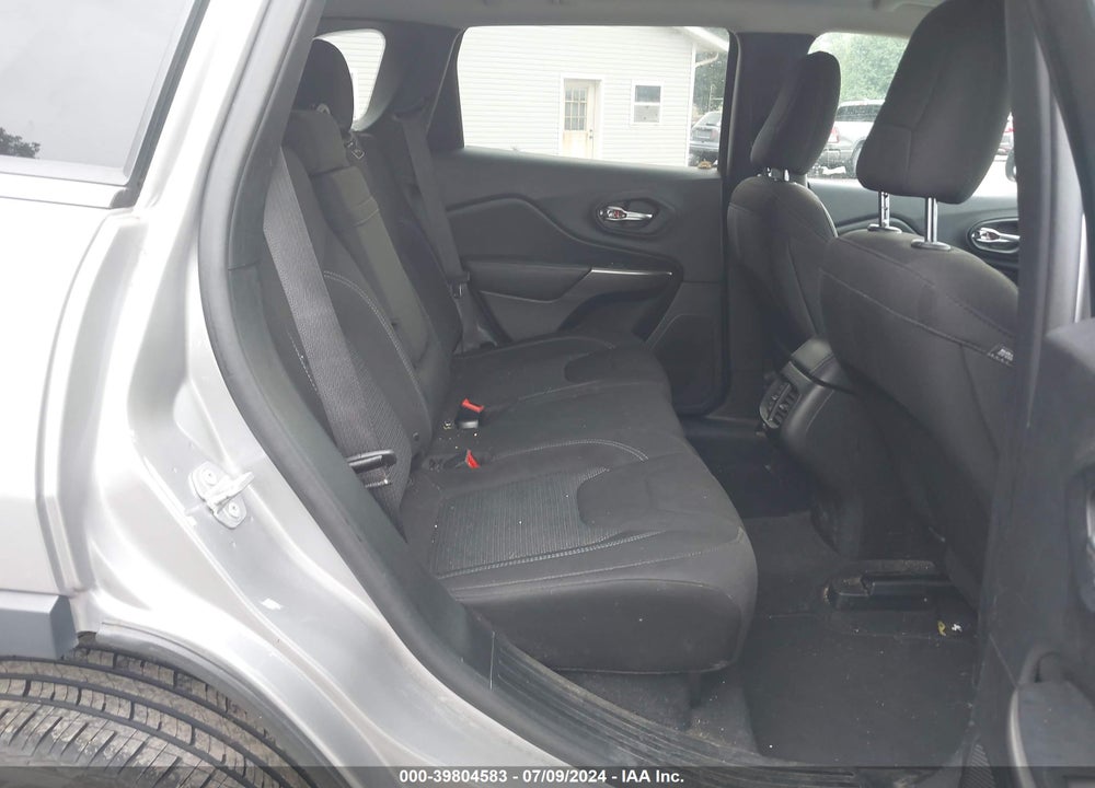 2019 JEEP CHEROKEE LATITUDE FWD VIN: 1C4PJLCB2KD370579