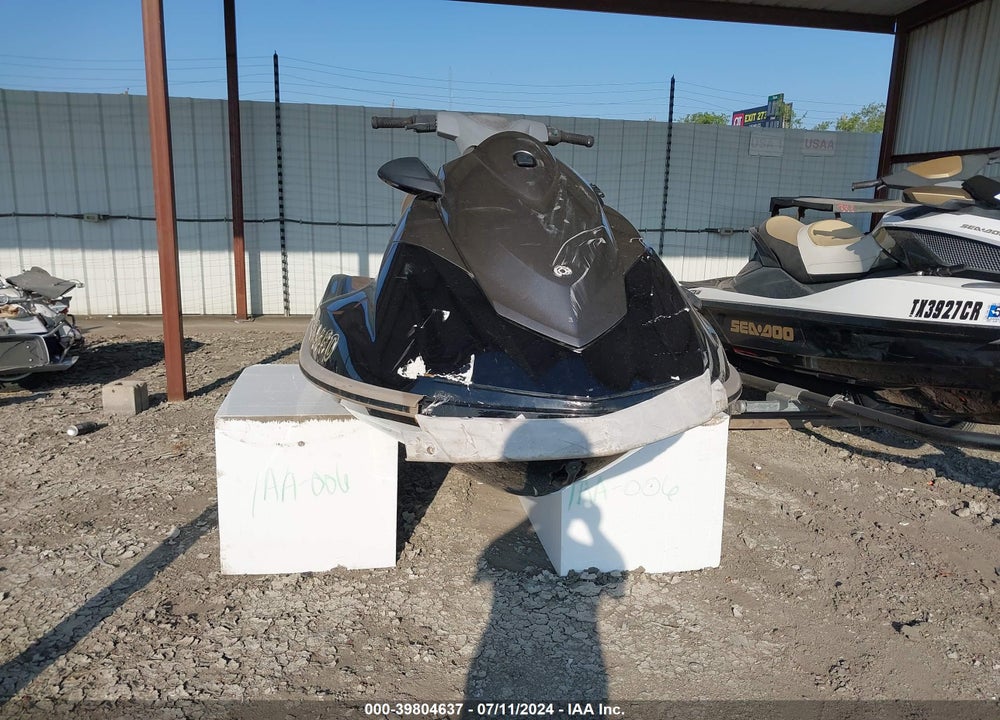 2010 YAMAHA WAVERUNNER VIN: YAMA1331D010