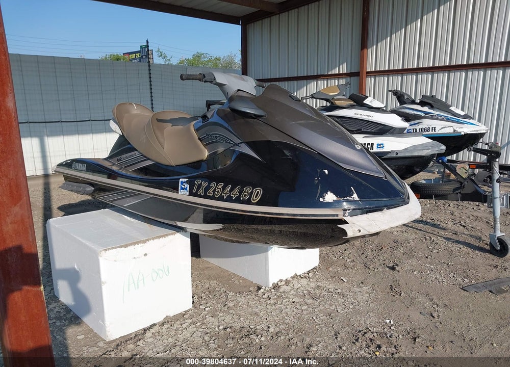 2010 YAMAHA WAVERUNNER VIN: YAMA1331D010