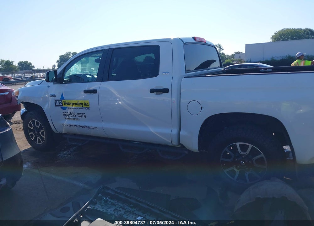 2016 TOYOTA TUNDRA SR5 5.7L V8 VIN: 5TFDW5F14GX539817