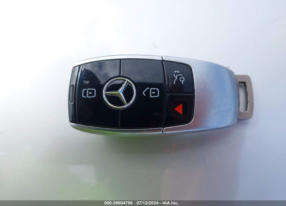 2018 MERCEDES-BENZ E 300 VIN: WDDZF4JB8JA313425