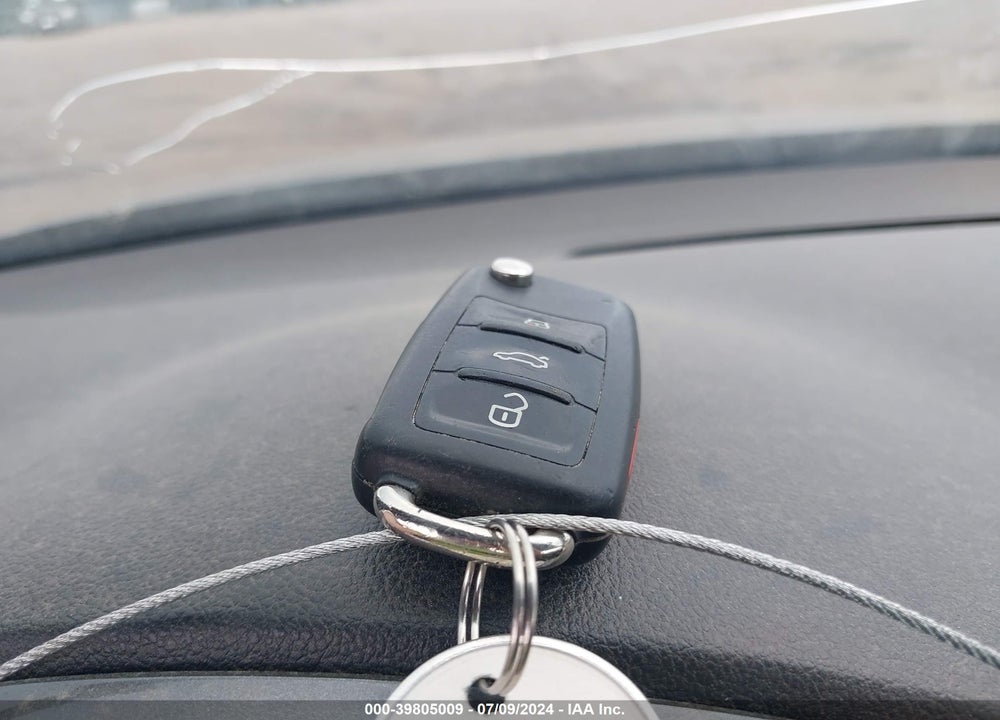 2013 VOLKSWAGEN BEETLE 2.5L VIN: 3VWJX7AT4DM673584