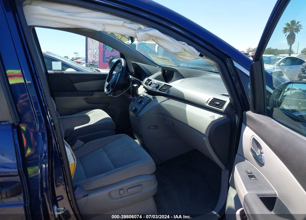 2015 HONDA ODYSSEY LX VIN: 5FNRL5H22FB073236